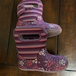 Bogs kids snow boots size 10